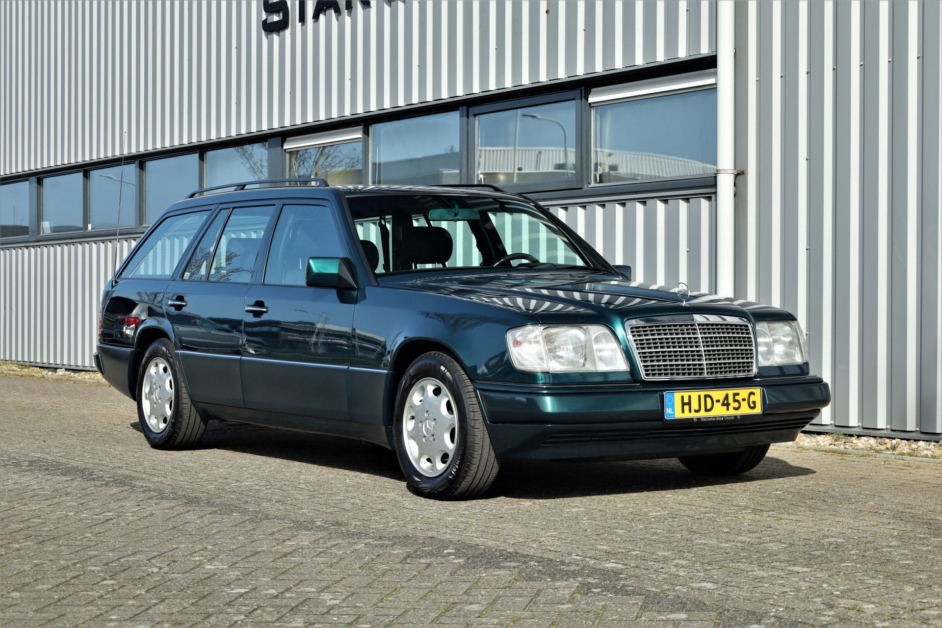 Mercedes-Benz E-Klasse Combi E 200 S124 Youngtimer 141462km, 1998 cc, Handgeschakeld, Geïmporteerd, Groen