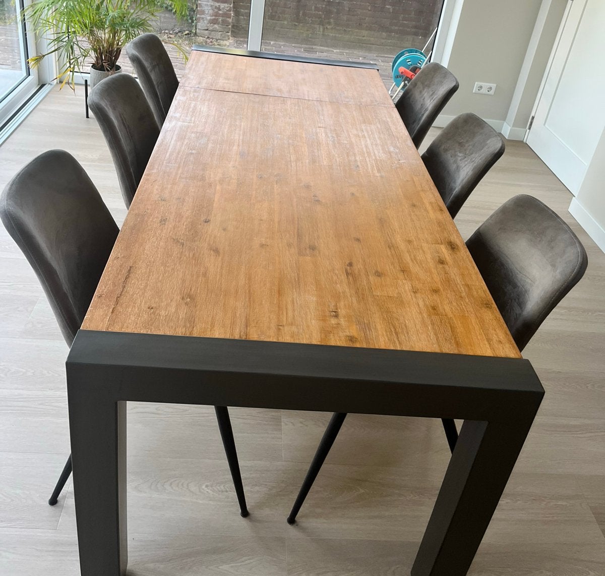 Uitschuifbare eettafel met zes stoelen, Ophalen, Gebruikt, 4 tot 6 stoelen