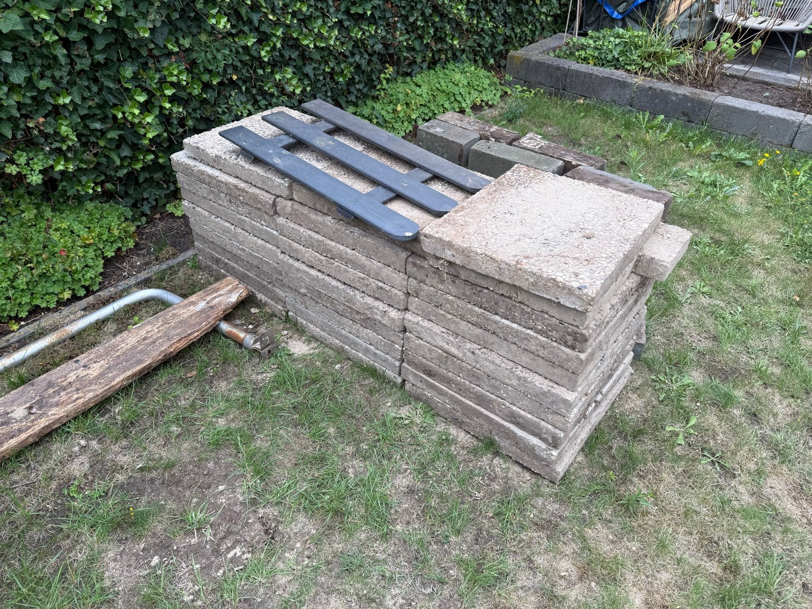 Gratis af te halen: Gebruikte terrastegels en blokken, Tuin en Terras, Ophalen, Gebruikt, Minder dan 5 m², Beton