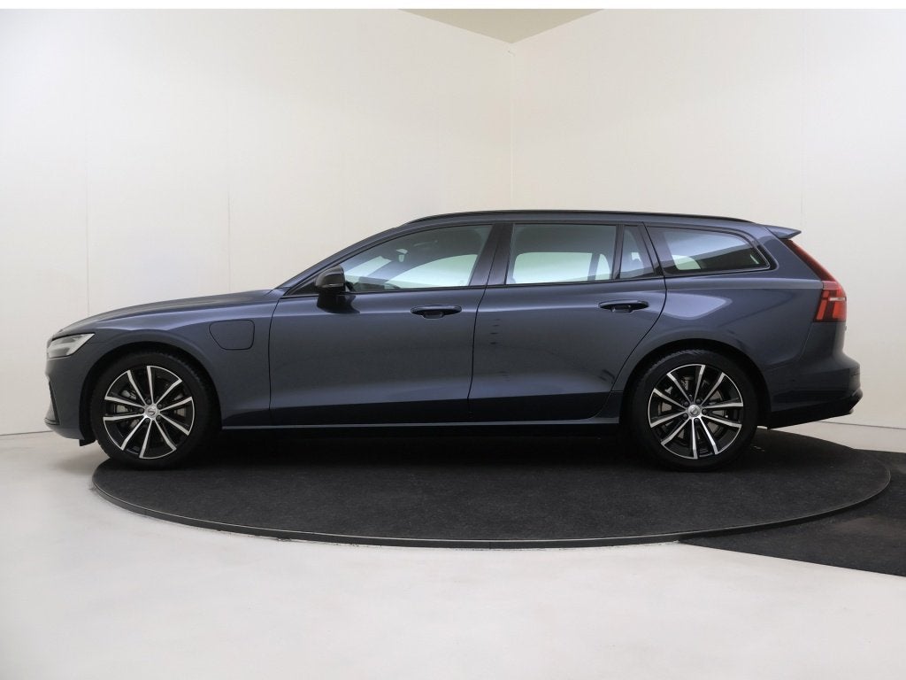 Volvo V60 T6 AWD Plus Dark | Trekhaak | 360° Camera | Harma, Automaat, Gebruikt, 4 cilinders, Te koop