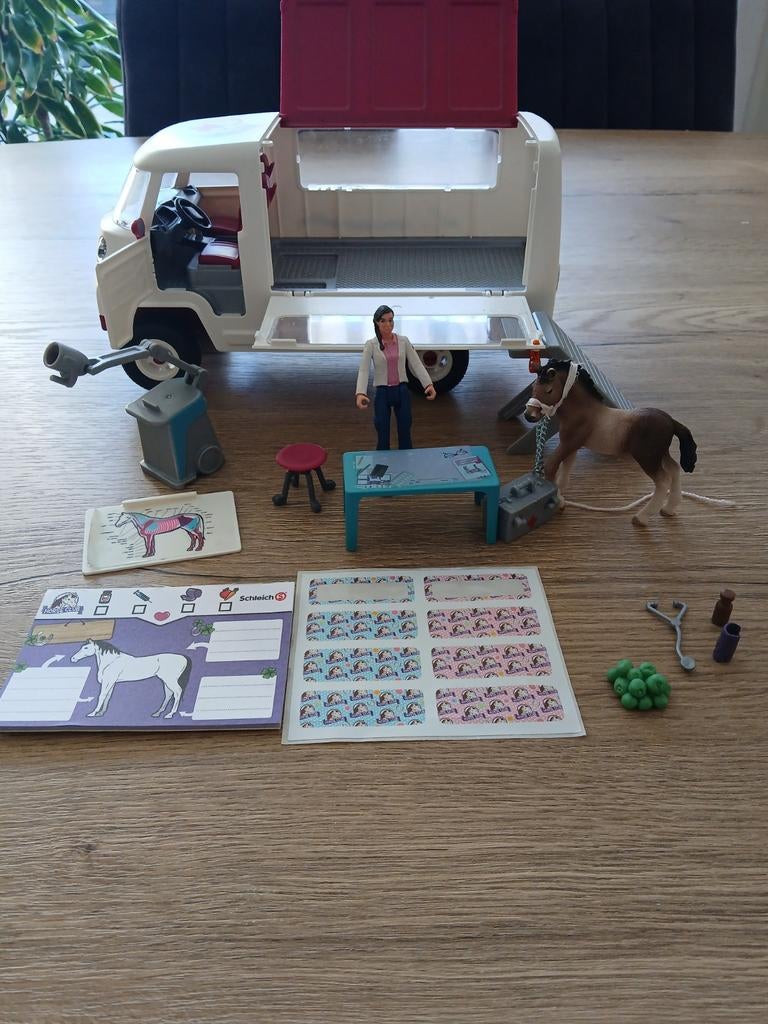 Schleich Dierenarts Mobiele Praktijk 42370, Ophalen of Verzenden, Jongen of Meisje