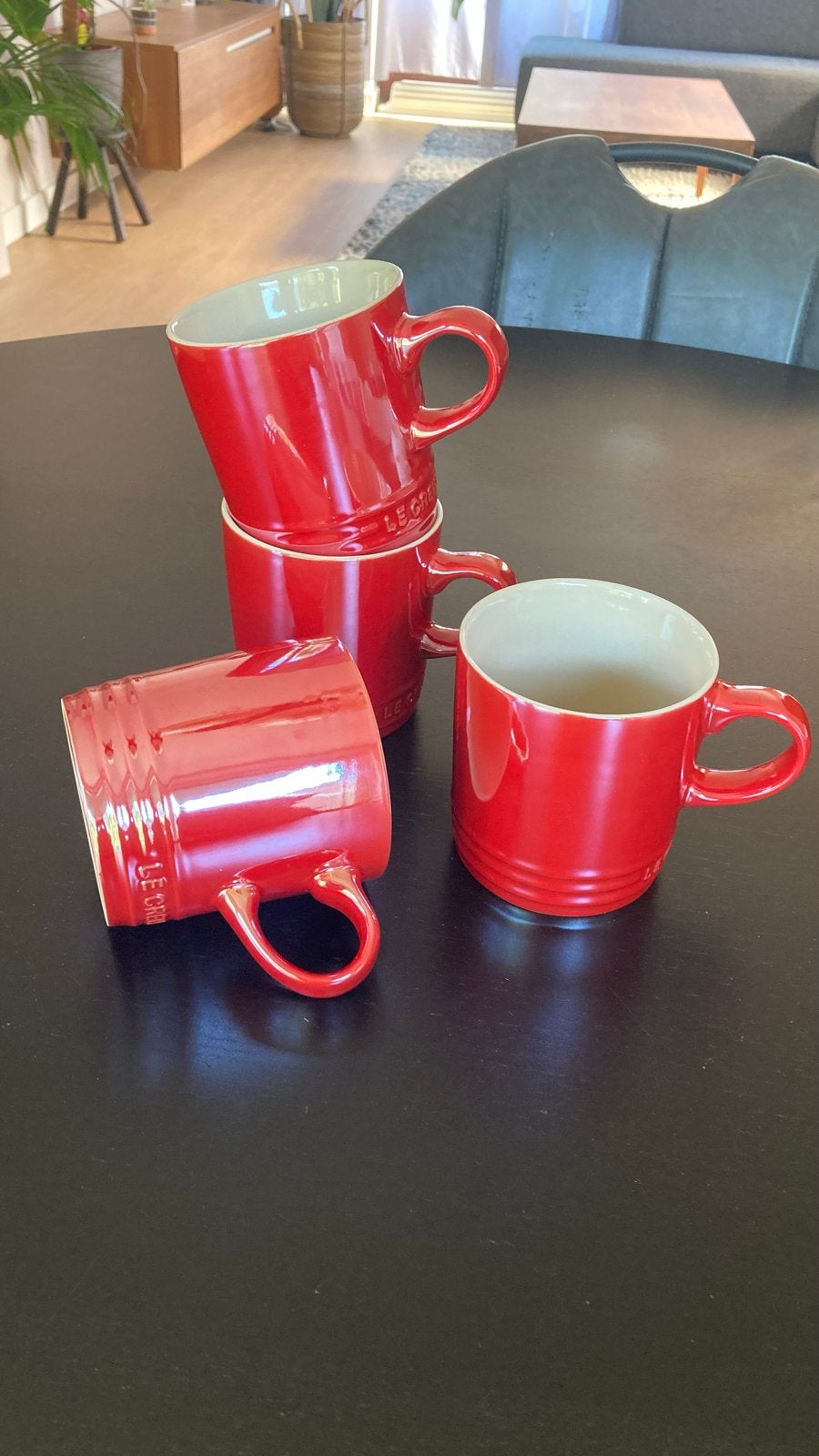 Set van 4 Le Creuset mokken - Kersenrood, Ophalen of Verzenden, Zo goed als nieuw, Overige stijlen, Kop(pen) en/of Schotel(s)