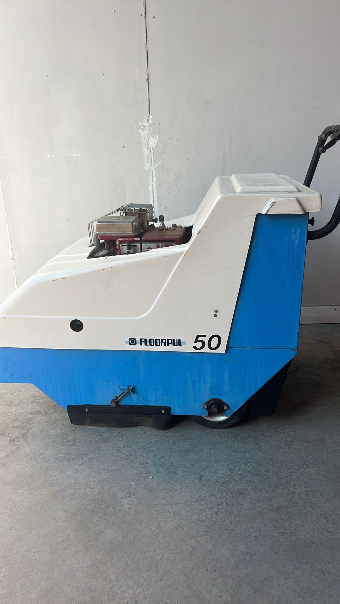 Floorpull 50 veegmachine op benzine, Ophalen, Zo goed als nieuw