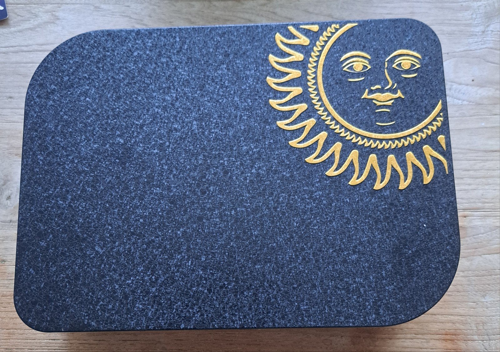 Apart metalen BLIK met goudkleurige zon, Ophalen of Verzenden, Zo goed als nieuw, Koek(jes), Overige merken