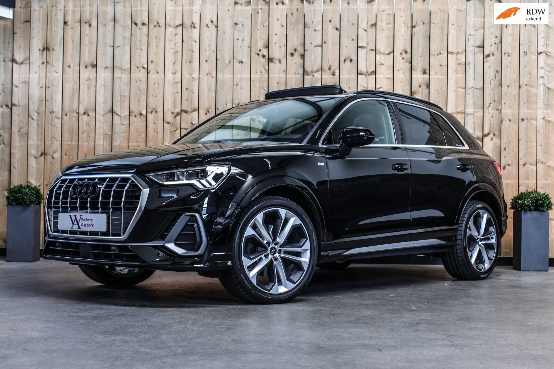 Audi Q3 40 TFSI Quattro 3X S-Line *Pano*B&O*Keyless*Camera*, Auto's, Audi, Automaat, Gebruikt, 1984 cc, Zwart