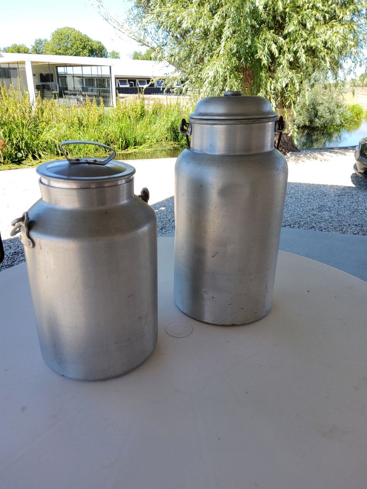 2 Vintage aluminium melkbussen met deksel en handvat, Ophalen of Verzenden