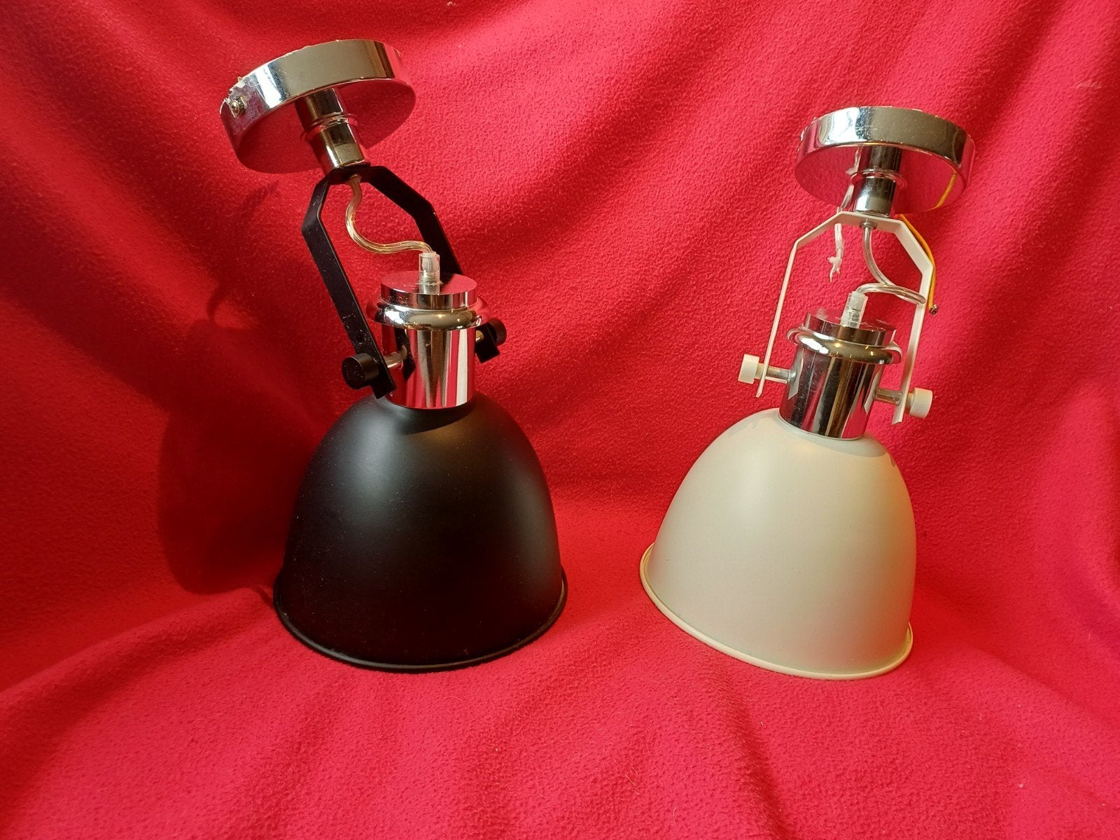 Plafond lampen.  Zwart en wit 5 euro  per stuk, Ophalen of Verzenden