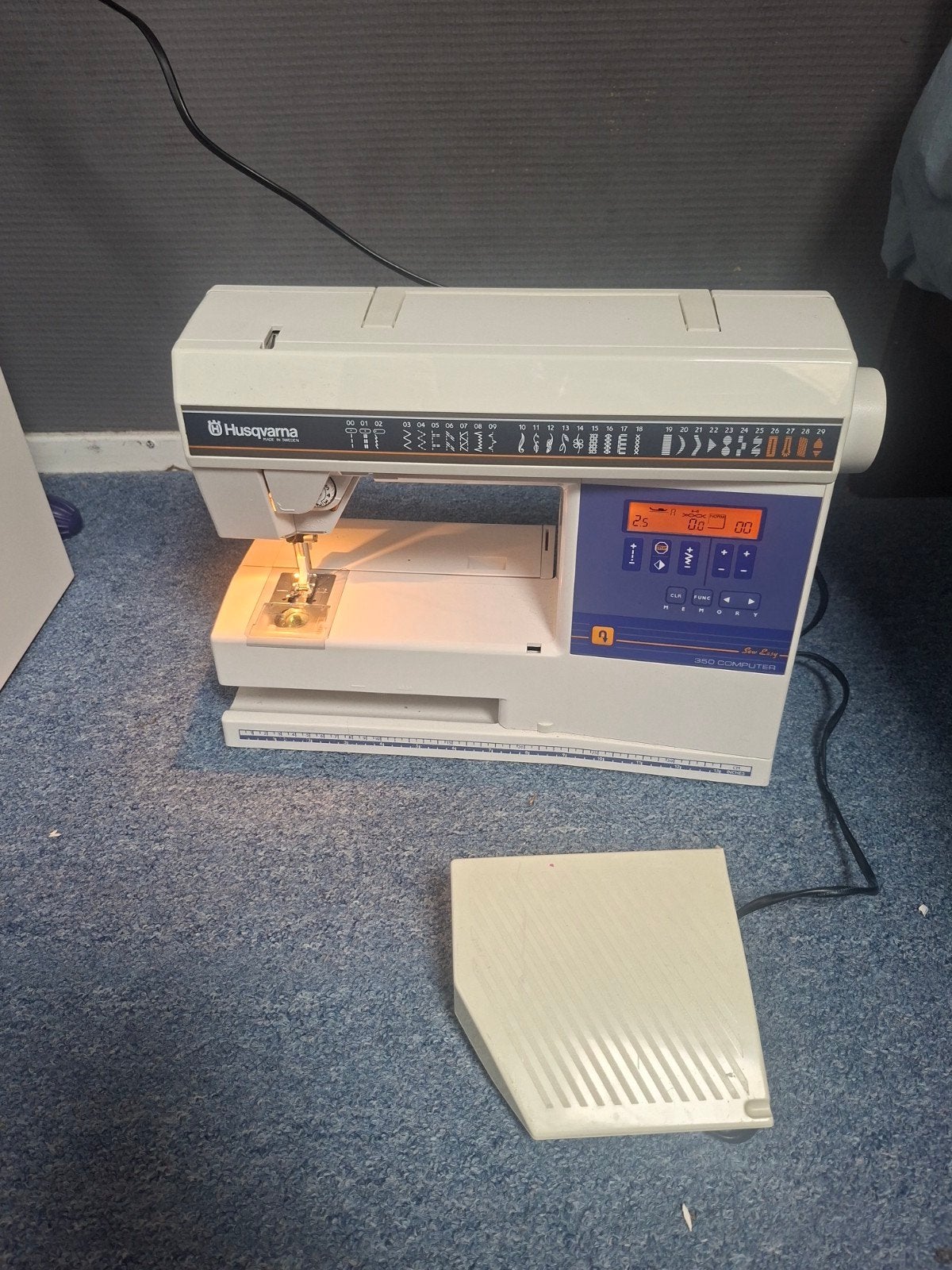 Husqvarna 350 Computer Naaimachine - Gebruikt, Hobby en Vrije tijd, Naaimachines en Toebehoren, Ophalen of Verzenden, Gebruikt
