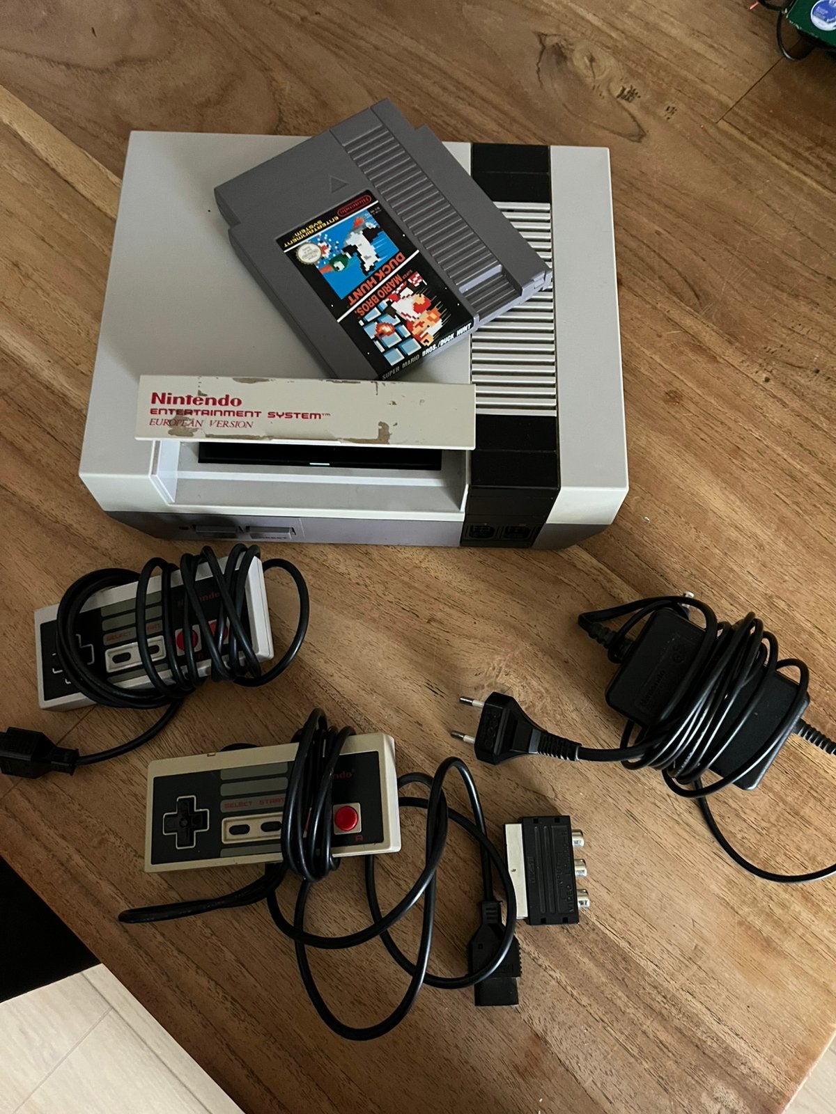 Nintendo Entertainment System (NES) met Super Mario Bros. Du, Ophalen, Gebruikt, Met 2 controllers, Met games