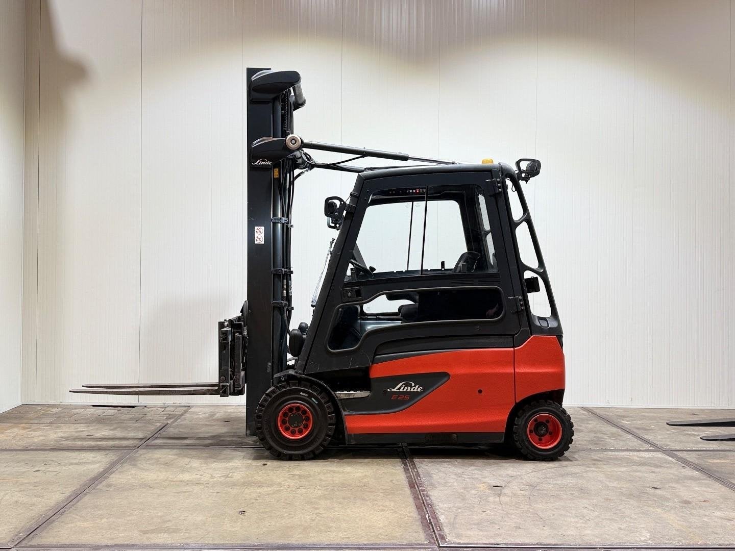 Linde E25 L Triplex 6,4M 2019 Vorkversteller sideshift cabin, 2000 tot 3000 kg, Elektrisch, Heftruck, Linde