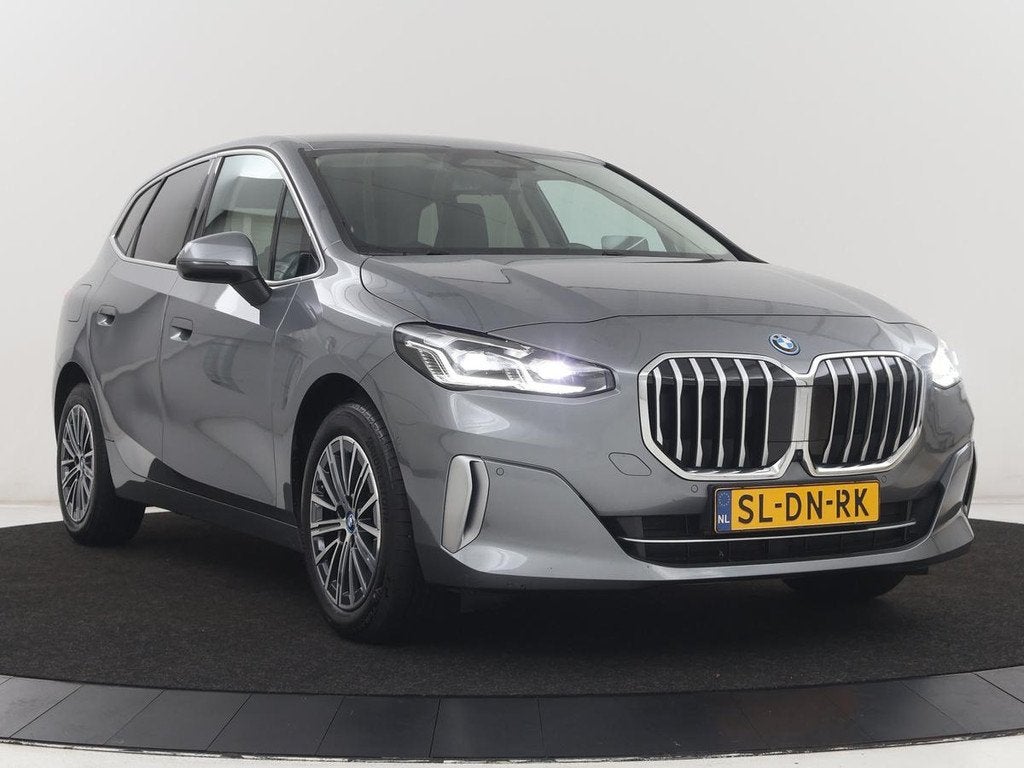 BMW 2-serie Active Tourer 225e xDrive Luxury Line | SOH 95,1, Auto's, BMW, Automaat, 1800 kg, Gebruikt, 16 kWh