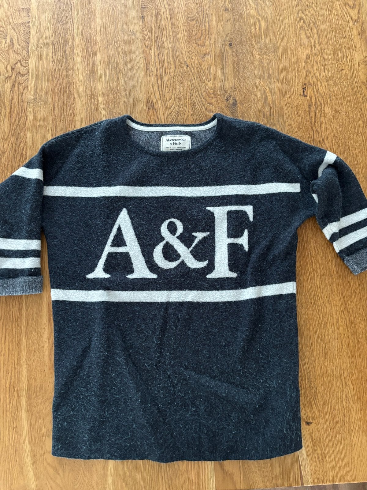 Abercrombie & Fitch trui met A&F logo - Maat XS, Ophalen of Verzenden, Gedragen, Maat 34 (XS) of kleiner, Grijs
