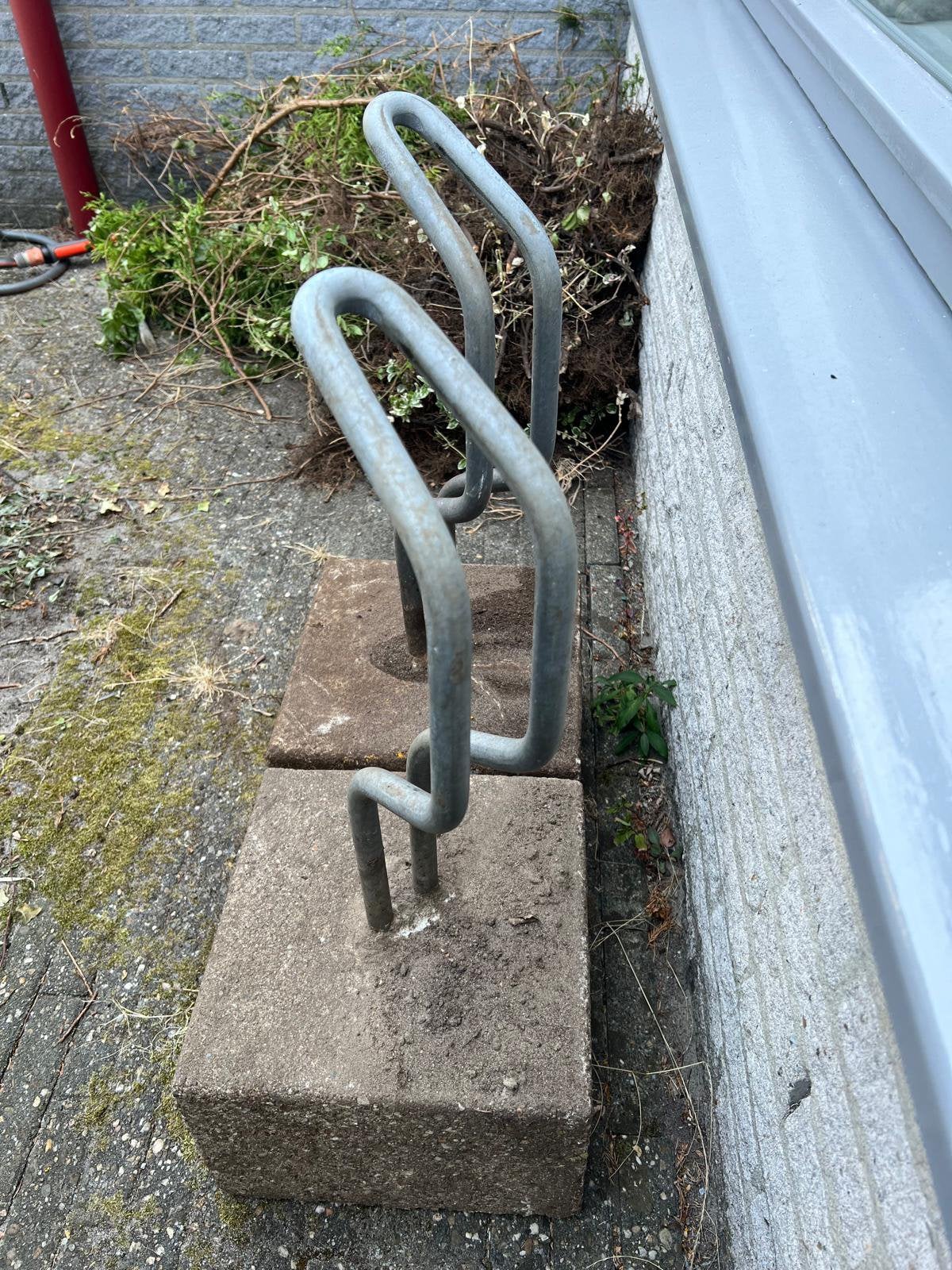 Fietsbeugels/ fietsrek 2x  in beton, Fietsen en Brommers, Fietsaccessoires | Fietsenrekken, Ophalen, Gebruikt