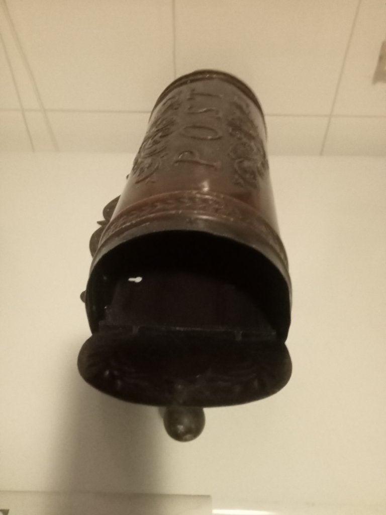 Koperen brievenbus, Ophalen