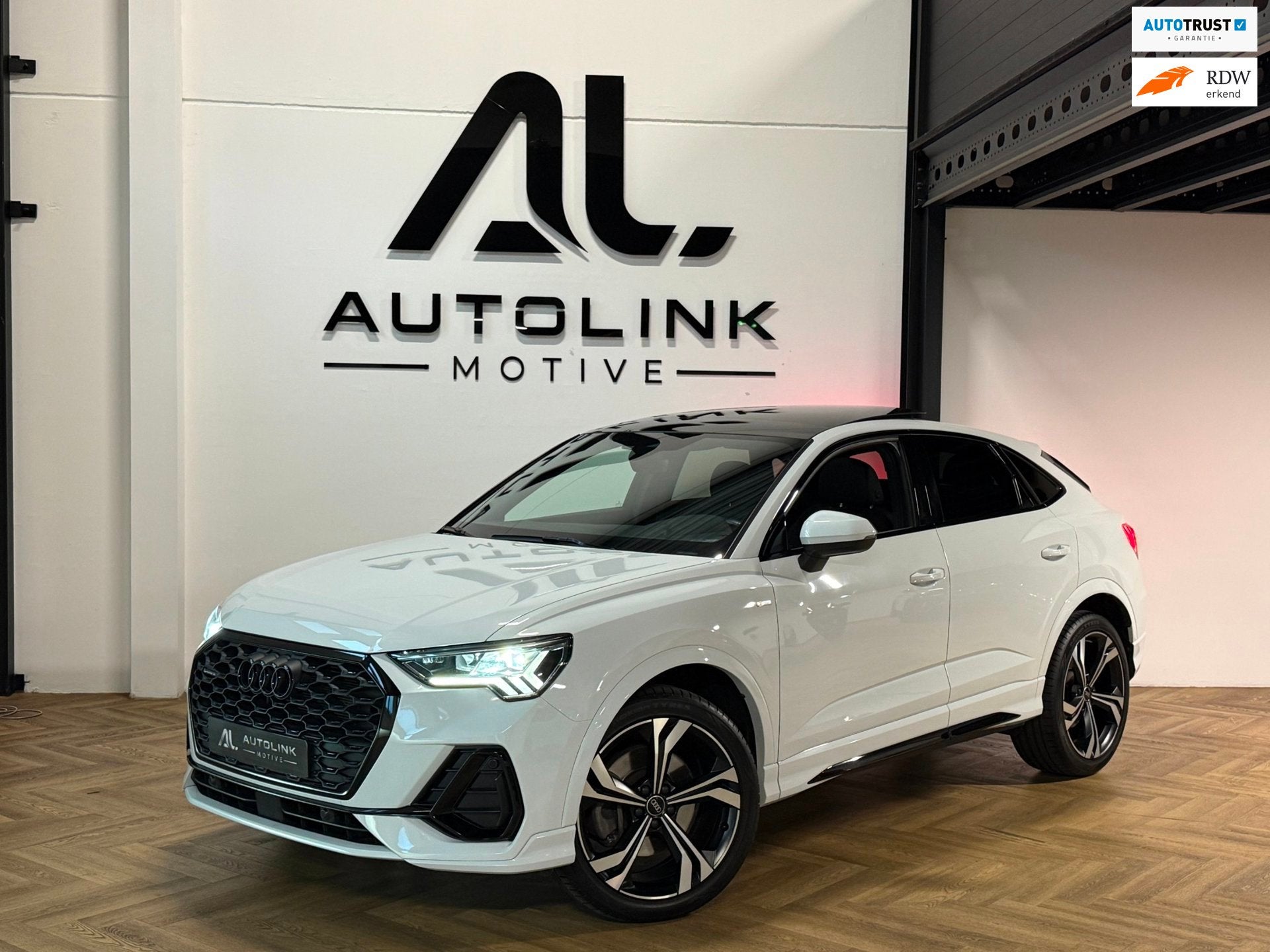 Audi Q3 Sportback 40 TFSI quattro 3xS-Line Pano|ACC|Lane|Cam, Auto's, Automaat, Dealer onderhouden, Zwart, 1984 cc
