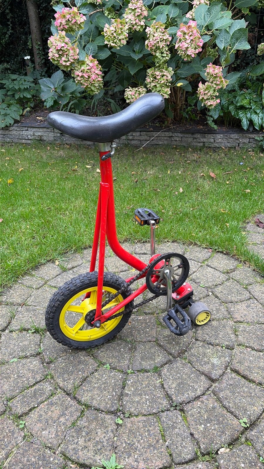 Rode eenwieler met zijwieltjes voor beginners. Zadel >74cm, Fietsen en Brommers, Ophalen, Gebruikt