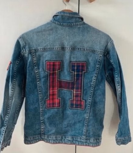 Tommy Hilfiger spijkerjack met 'H' en sterren, Blauw, Ophalen of Verzenden, Zo goed als nieuw, Maat 34 (XS) of kleiner