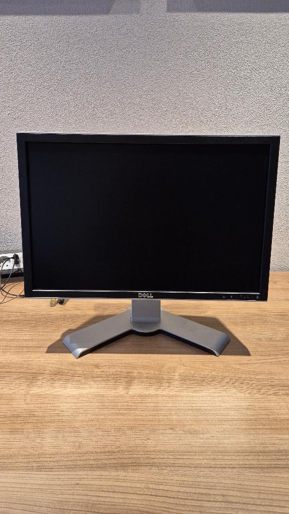 3x Dell Ultrasharp 22" - Hoogteverstel/draai/kantelbaar, Computers en Software, Monitoren, Gebruikt, 61 t/m 100 Hz, DVI, VGA, In hoogte verstelbaar