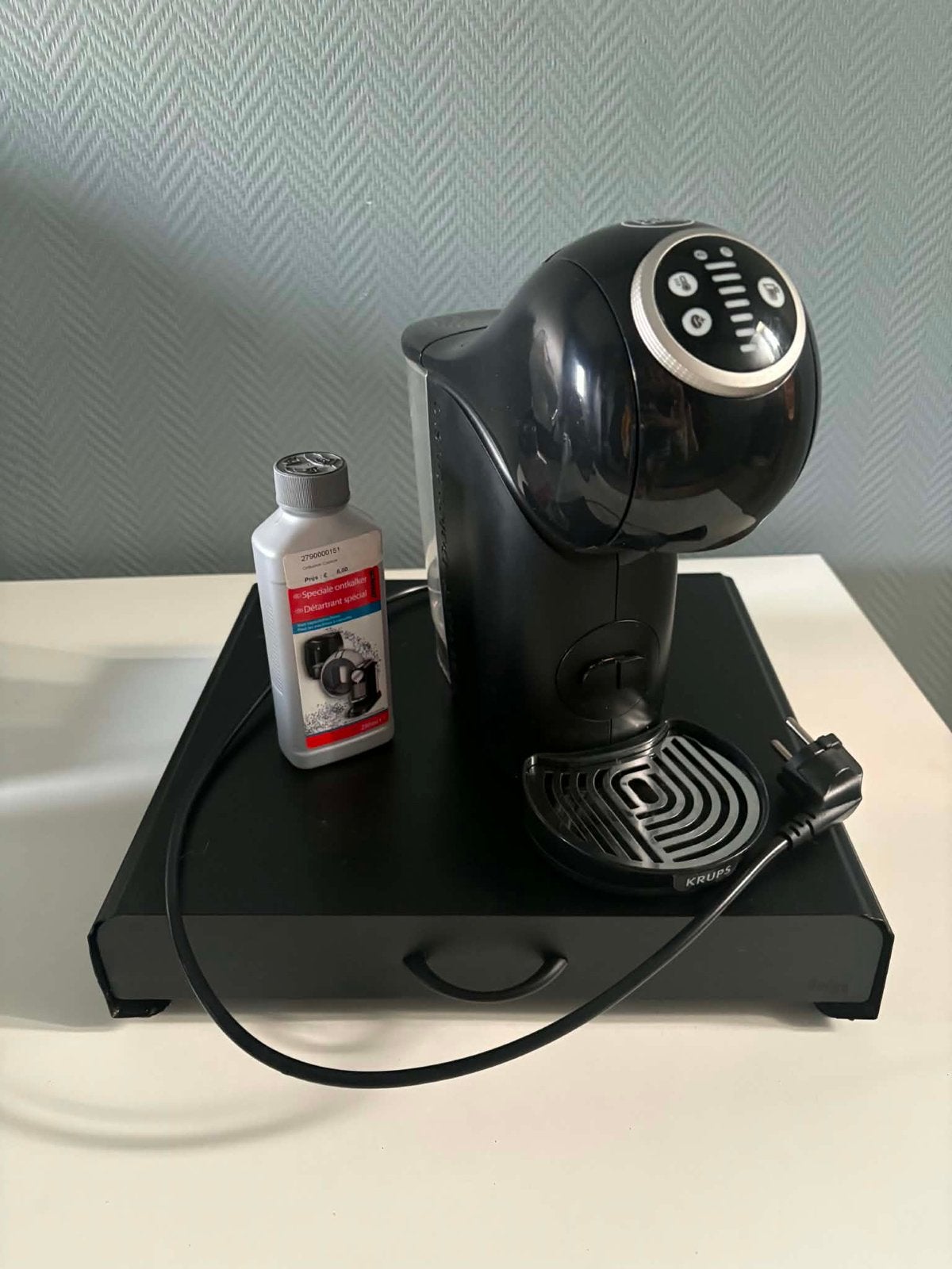 Koffiezet dolce gusto met capsulehouder en ontkalker, Ophalen, Zo goed als nieuw, Koffiemachine