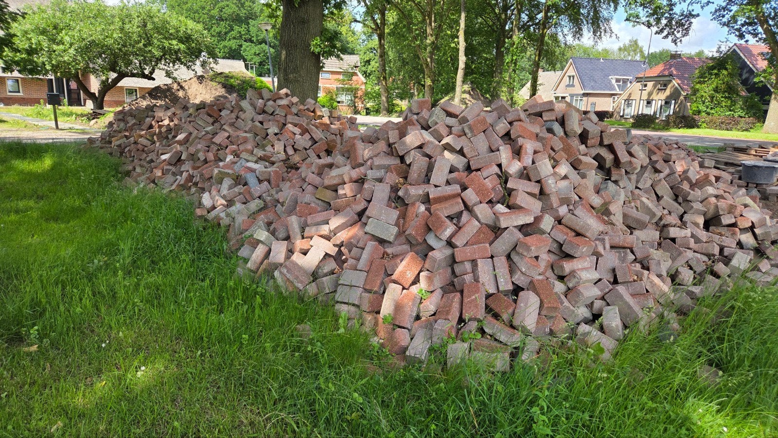 Partij gebruikte betonklinkers 8cm dik en mutsen, Ophalen, Gebruikt, Klinkers, 10 m² of meer