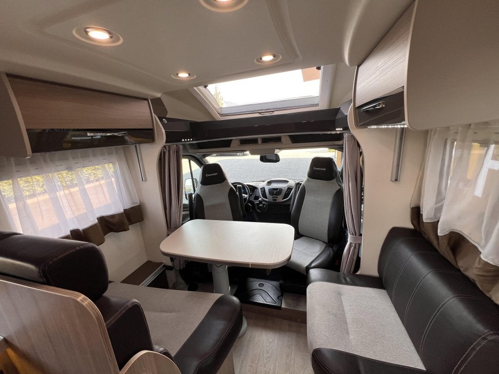 Chausson Titanium 718 XLB Queensbed, Standaard zit, Koelkast, Ford, ABS