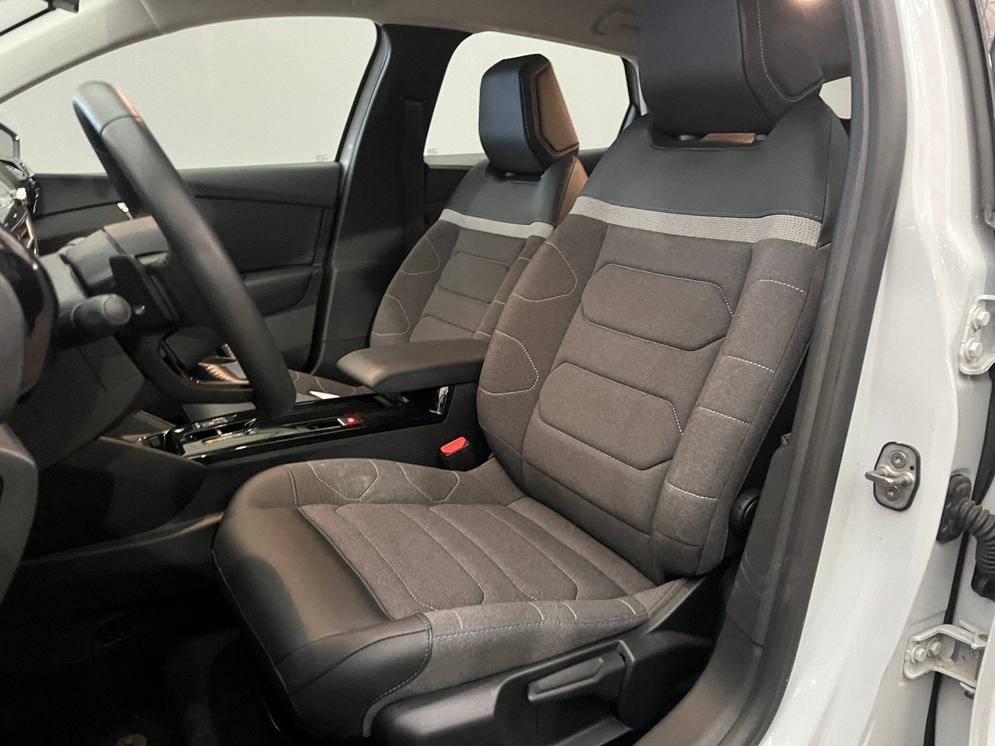 Citroën C4 1.2 Hybrid 136 Plus, Auto's, 12 maanden, 136 pk, Gebruikt, Euro 6