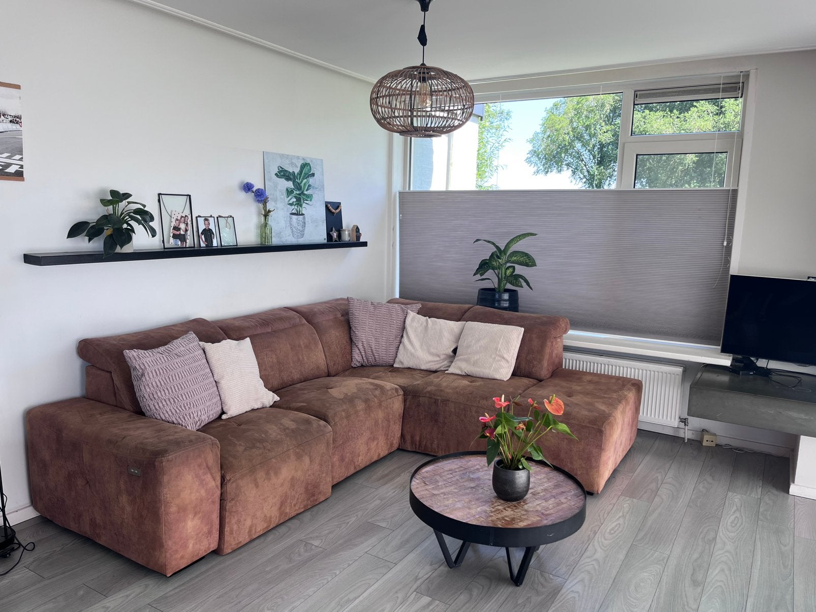 Cognac hoekbank met elektrische relaxstoel, Huis en Inrichting, Ophalen, Zo goed als nieuw