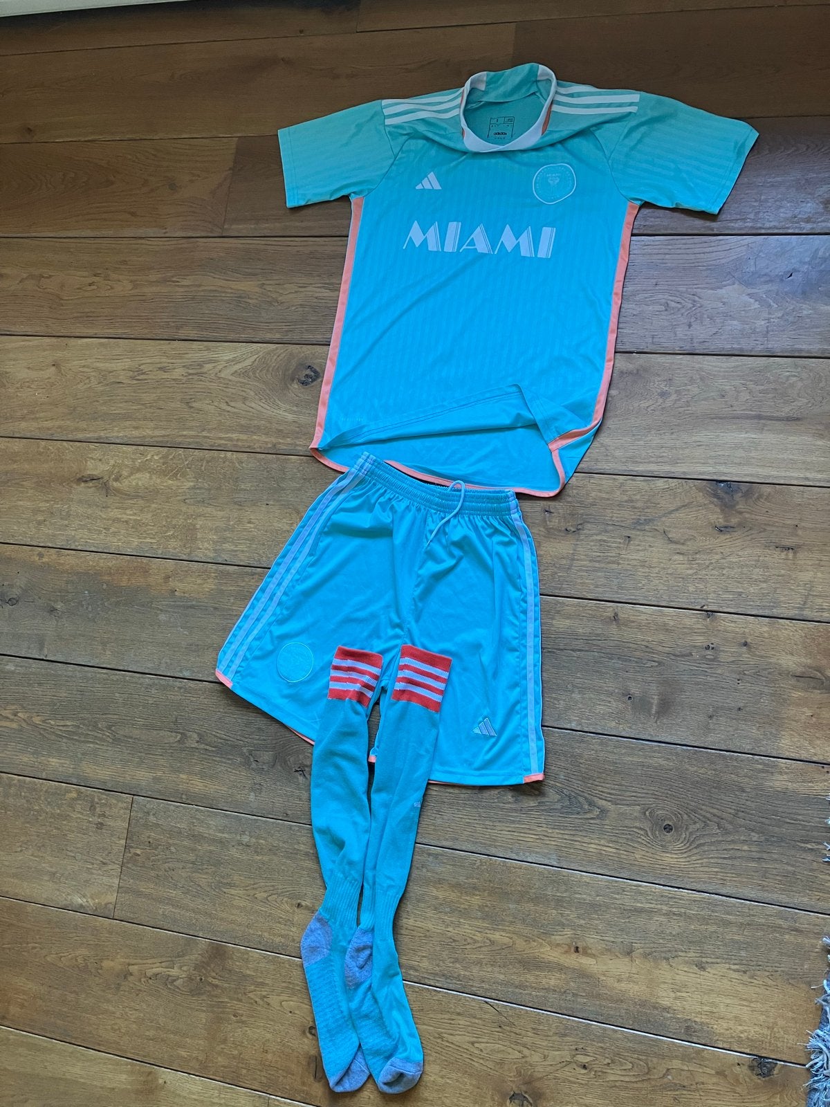Adidas Miami voetbaltenue (shirt, broekje, sokken) - Maat S, Meerkleurig, Ophalen of Verzenden, Zo goed als nieuw, Voetbal