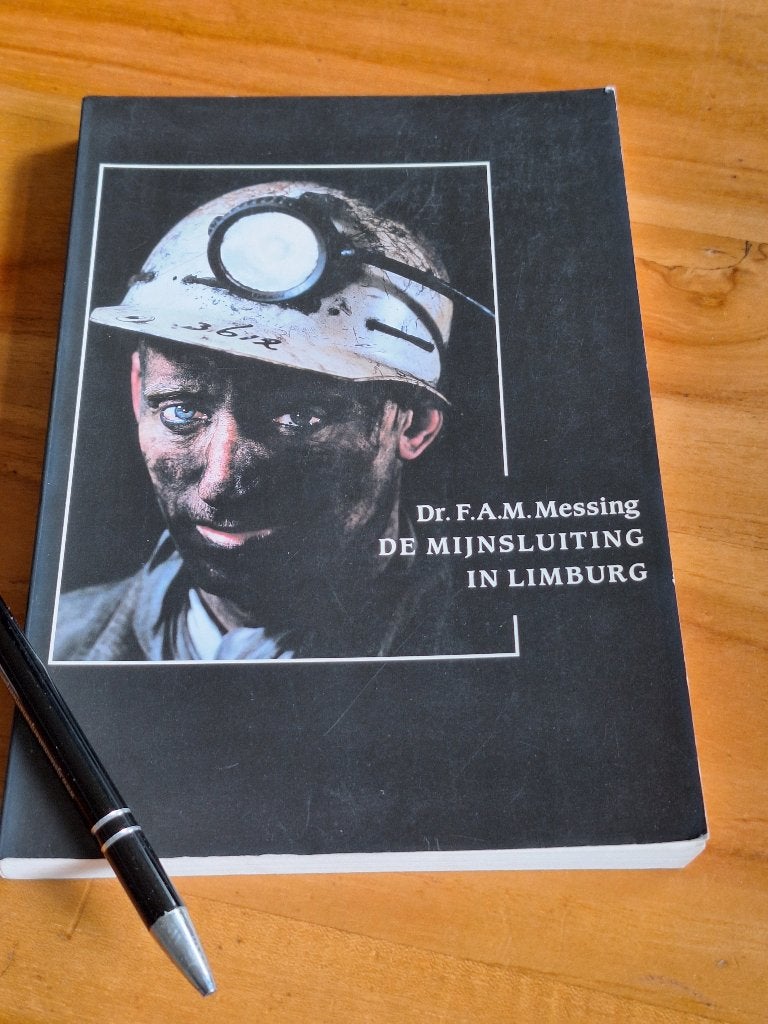 De Mijnsluiting in Limburg - Dr. F.A.M. Messing, 20e eeuw of later, Dr. F.A.M. Messing, Ophalen of Verzenden, Zo goed als nieuw