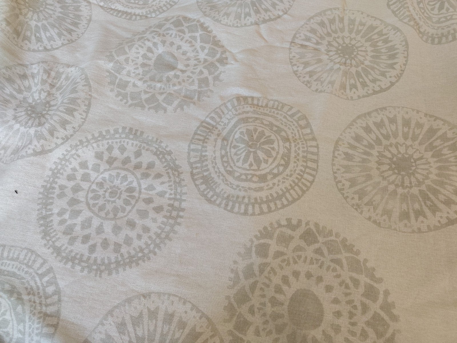 Set crèmekleurige gordijnen met mandala/ etnische print, Gebruikt, Ophalen of Verzenden, Lichtdoorlatend, Beige