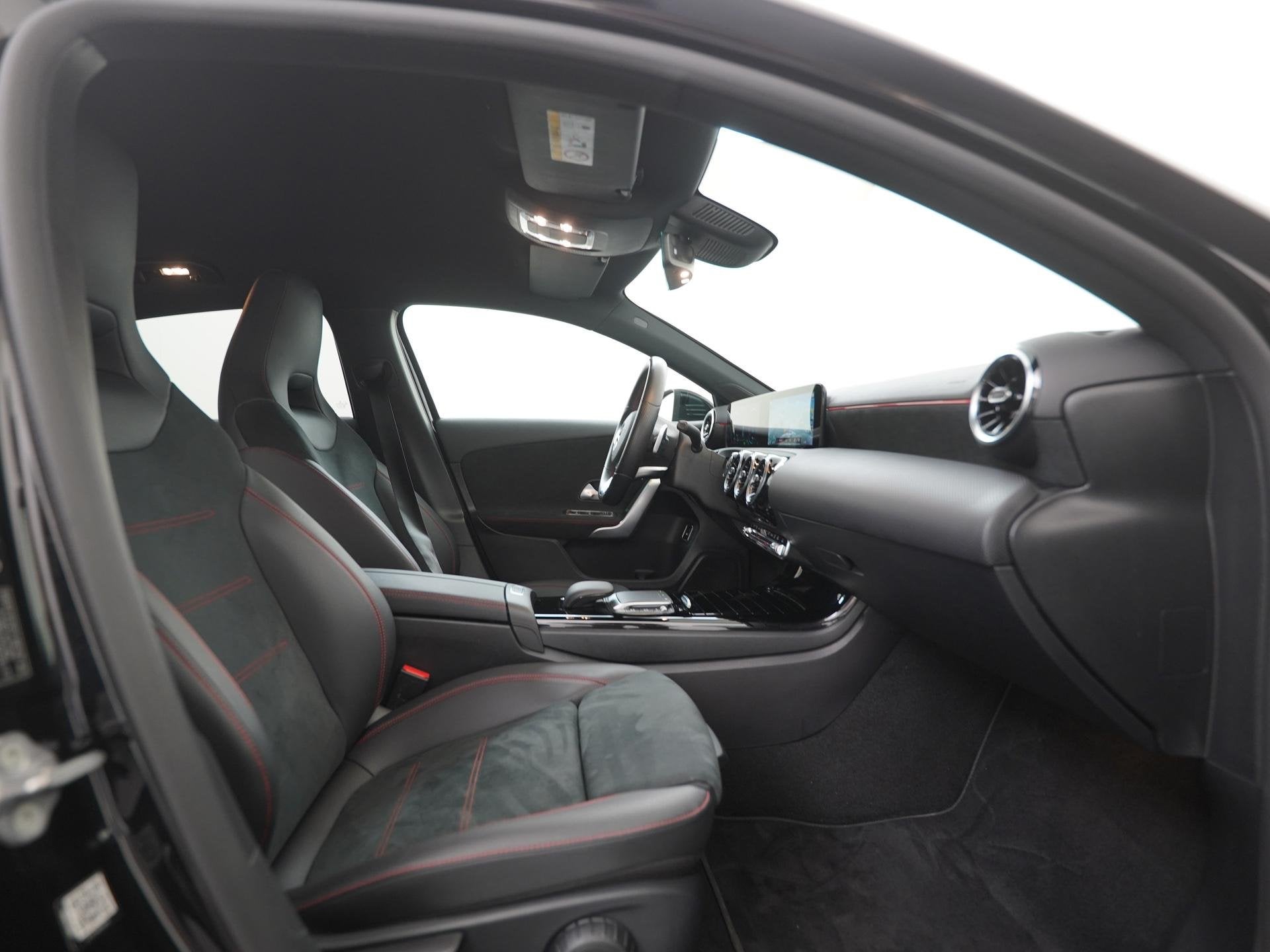 Mercedes-Benz A-klasse 250e AMG Night | Widescreen | Camera, Gebruikt, Leder en Stof, Zwart, Bedrijf