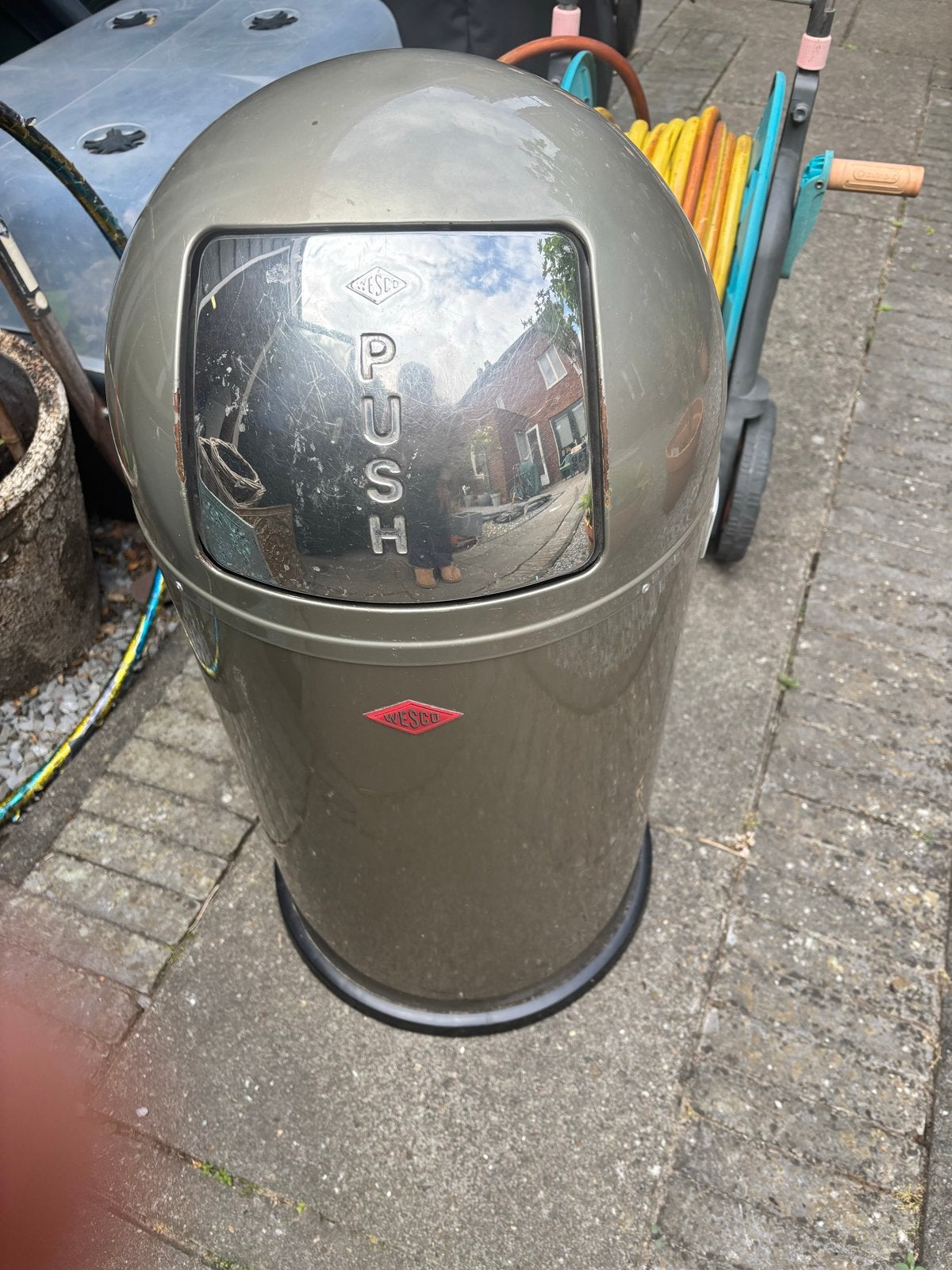 Wesco prullenbak met lichte beschadigingen, Ophalen, 50 – 75, Gebruikt, Metaal