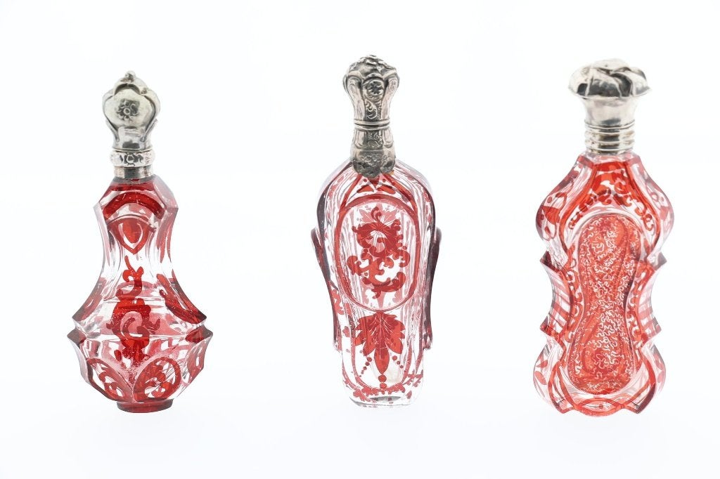 3 Boheems Kristallen Odeurflacons Parfumflesjes Zilveren Dop, Antiek en Kunst, Antiek | Goud en Zilver, Ophalen of Verzenden, Zilver
