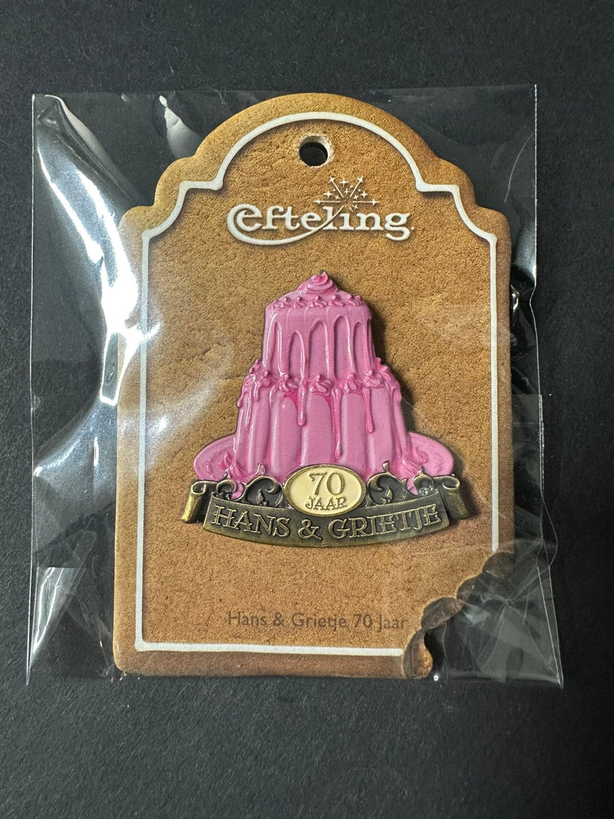 Efteling pin 70 jaar Hans en Grietje, Ophalen of Verzenden, Zo goed als nieuw, Button of Speldje