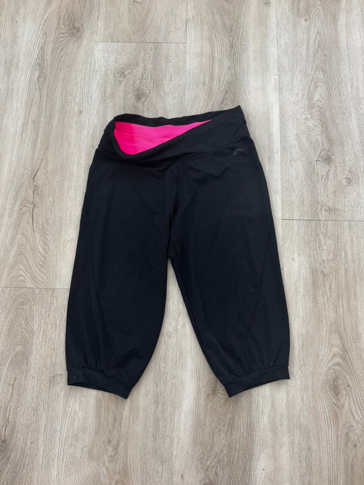 Zwarte 5/8 sportbroek met roze details - H&M Sport - maat M, Maat 38/40 (M), Zwart, Ophalen of Verzenden, Fitness of Aerobics