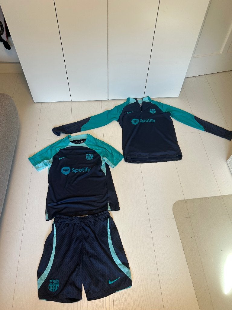 Voetbaltenue Barcelona+trui, Ophalen of Verzenden, Zo goed als nieuw, Setje, Nike