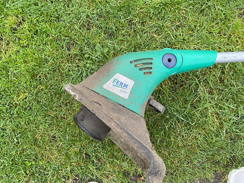 Ferm Grastrimmer - Elektrisch, Tuin en Terras, Grastrimmers, Ophalen, Gebruikt, 30 tot 50 cm, Elektrisch