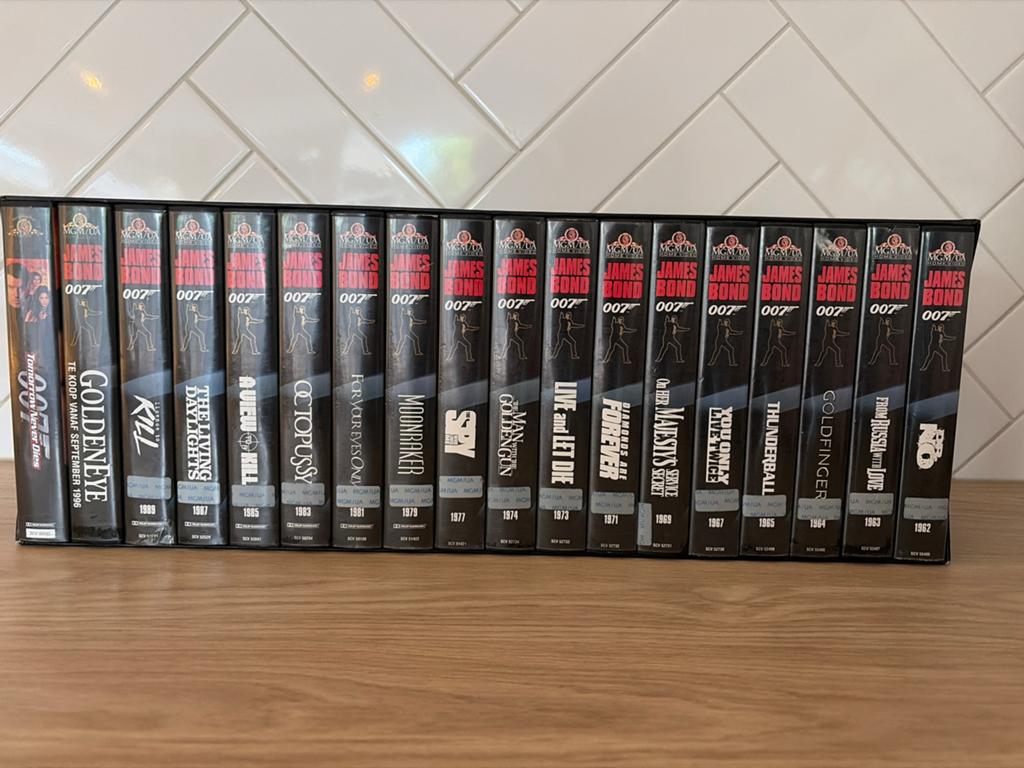 James Bond VHS Collectie - 17 Films, Vanaf 12 jaar, Ophalen of Verzenden, Gebruikt, Actie en Avontuur