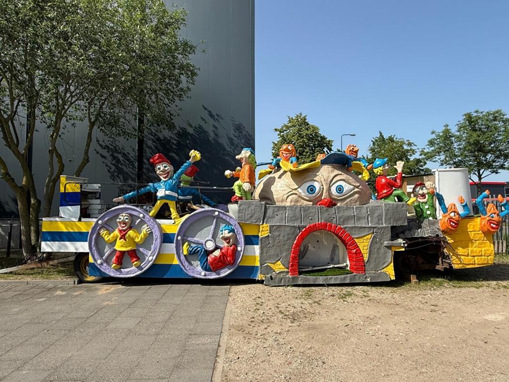 Aanhanger carnaval, Ophalen, Carnaval