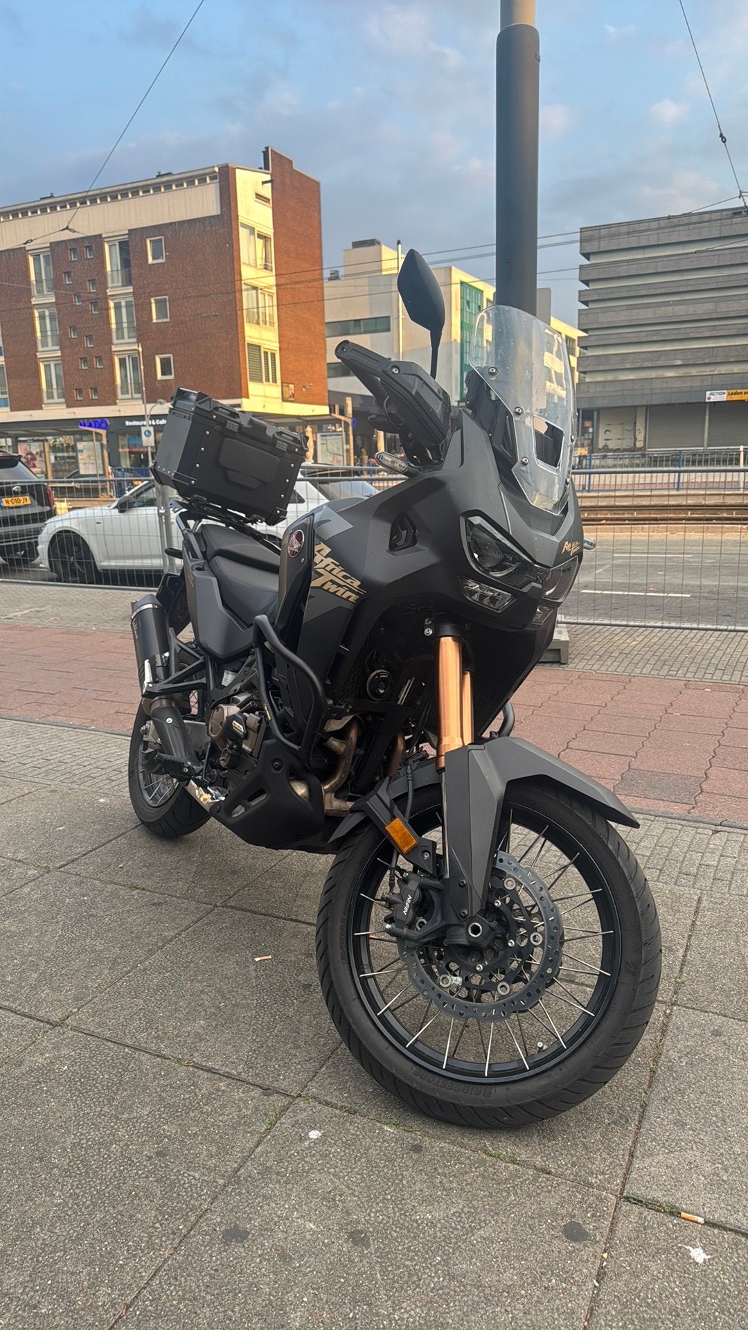 Honda Africa Twin Adventure DCT Black(Nieuwe 2024 uitvoering, Motoren, Motoren | Honda, Particulier, Toermotor, meer dan 35 kW