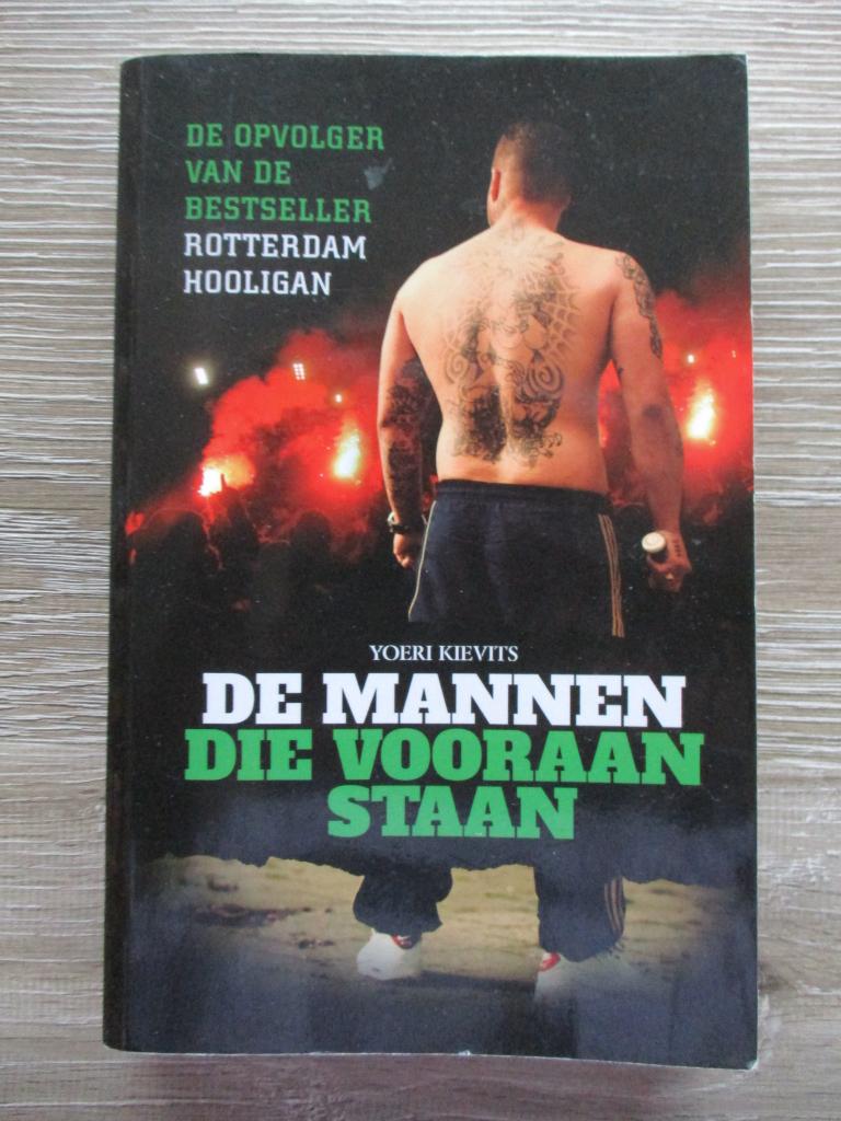 De mannen die vooraan staan - Yoeri Kievits, Ophalen of Verzenden, Gelezen, Watersport en Hengelsport
