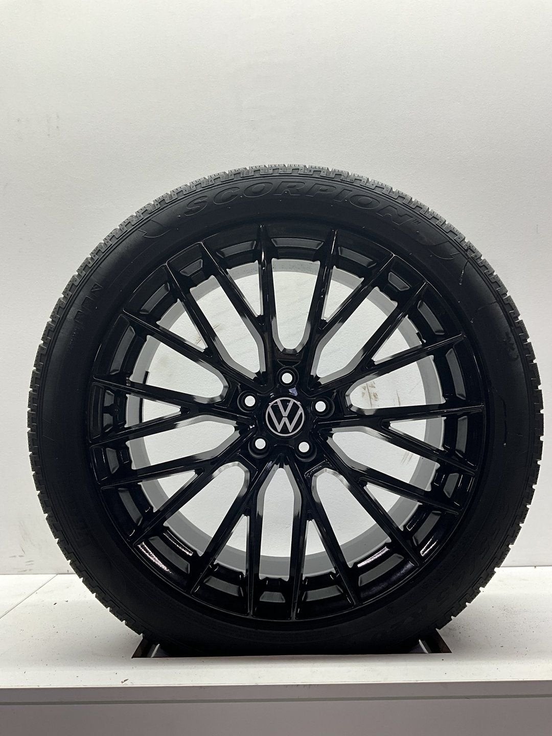 DEMO 20’’ VOLKSWAGEN ID4 ID5 ID7 ID BUZZ VELGEN WINTERBANDEN, Gebruikt, -, -, Banden en Velgen