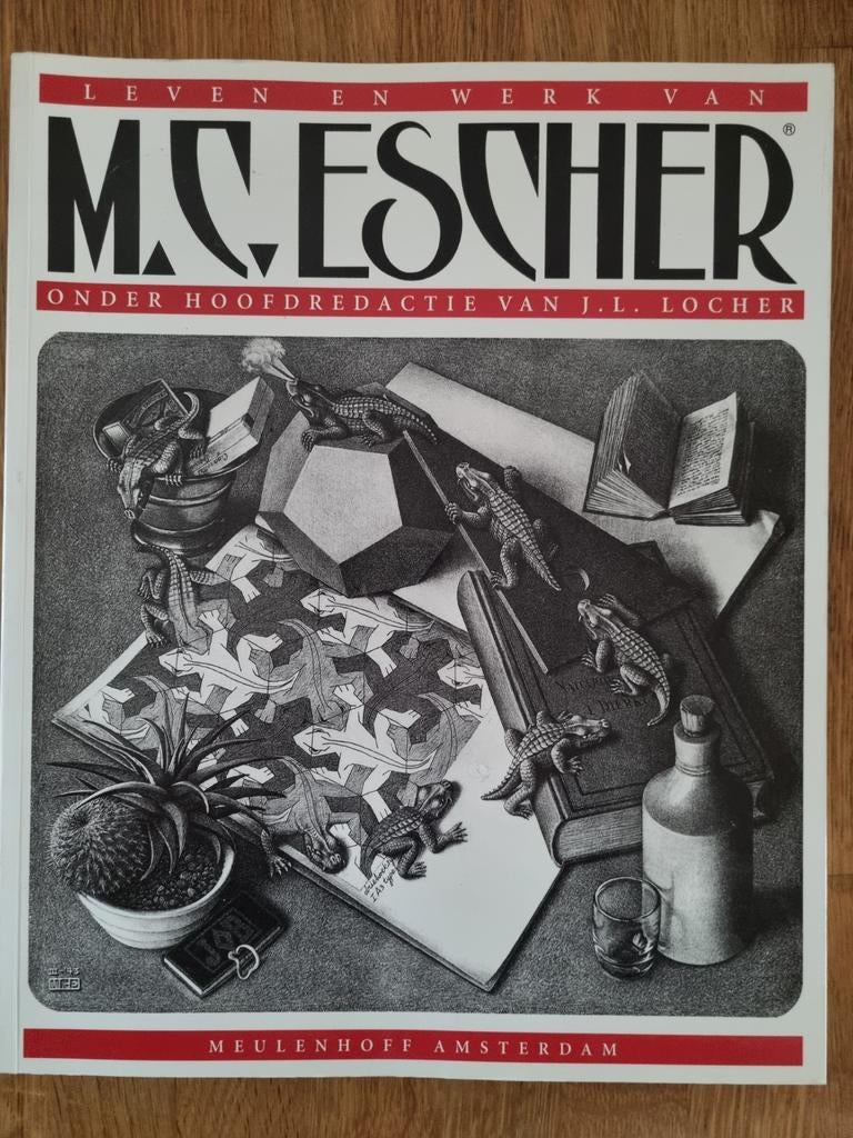 M.C. Escher paperback, het leven en werk van Escher, met vel, Ophalen of Verzenden, Gelezen