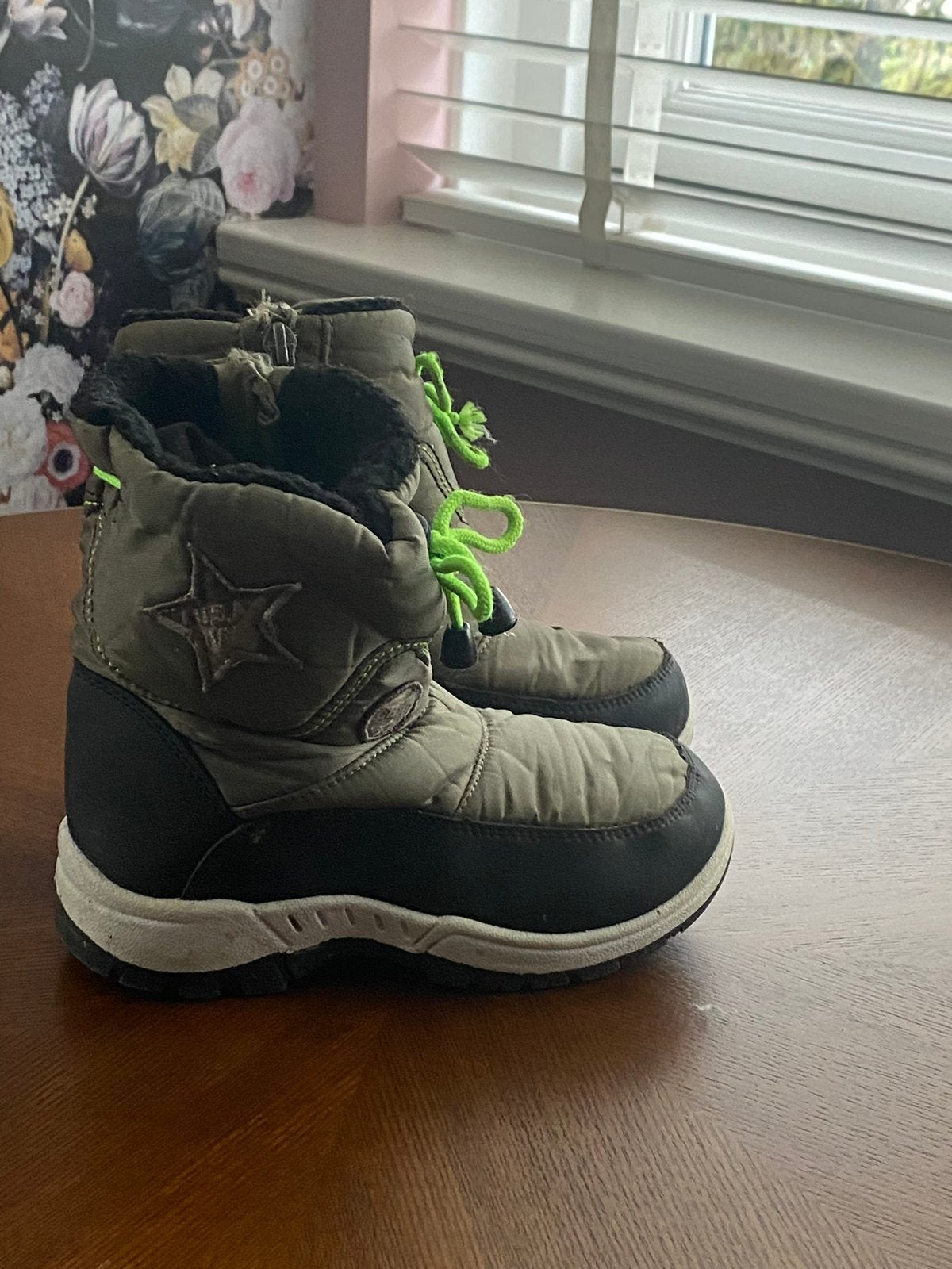 Snowboots donkergroen zwart fleece binnenvoering maat 32, Kinderen en Baby's, Kinderkleding | Schoenen en Sokken, Ophalen of Verzenden