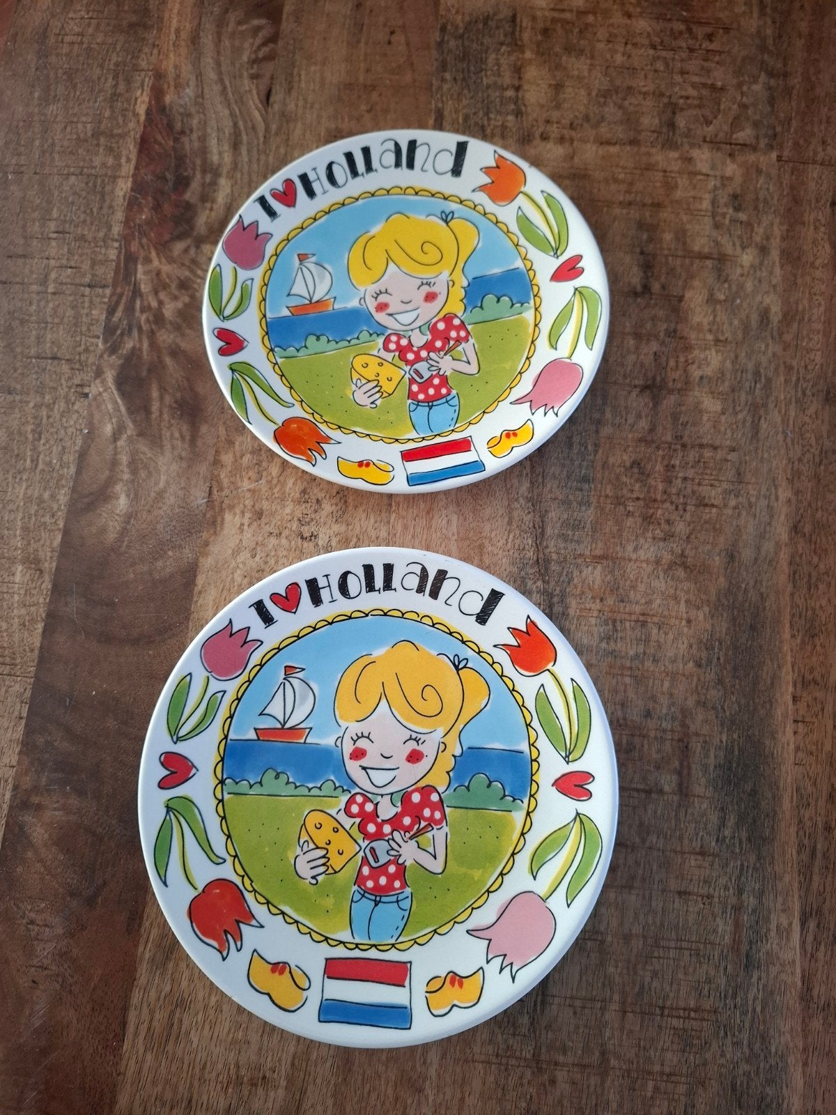 Blond borden met bekers BIEDEN, Ophalen, Aardewerk, Bord(en)