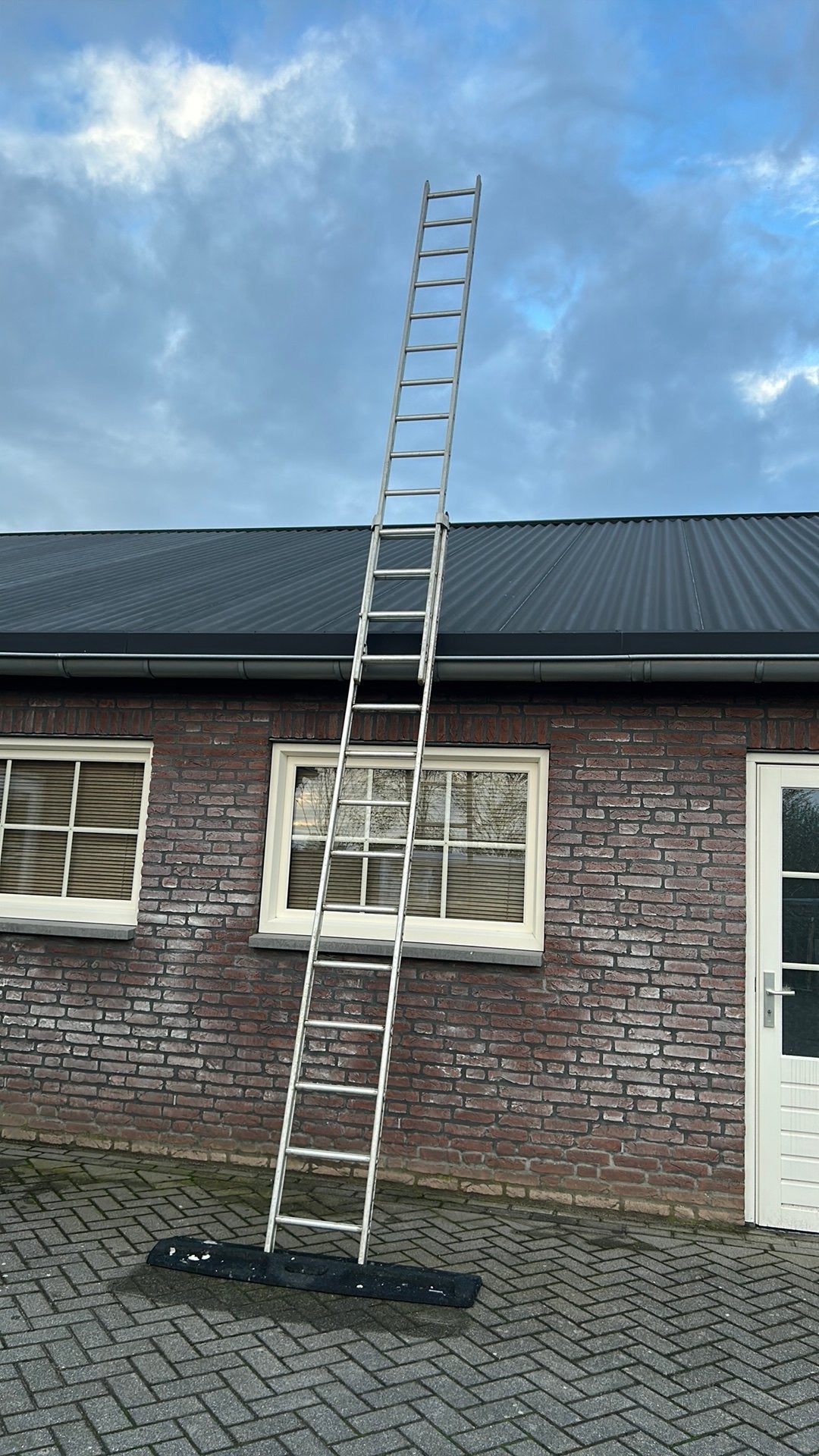 2 delige schuifladder 2 x 14 treden. 6,5 meter hoog., Doe-het-zelf en Verbouw, Ophalen, Zo goed als nieuw, 4 meter of meer