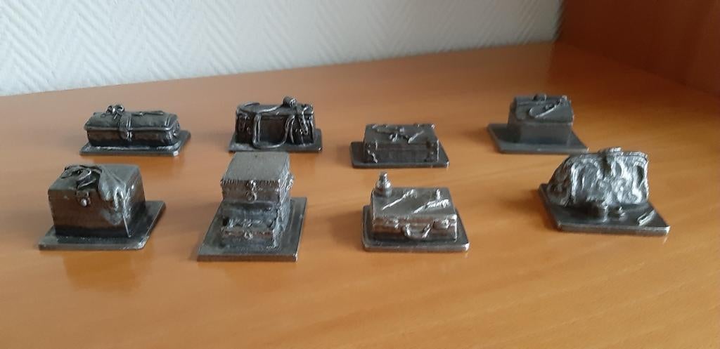 Acht tinnen dokterskoffertjes (Glaxo) / medische miniaturen, Antiek en Kunst, Ophalen of Verzenden
