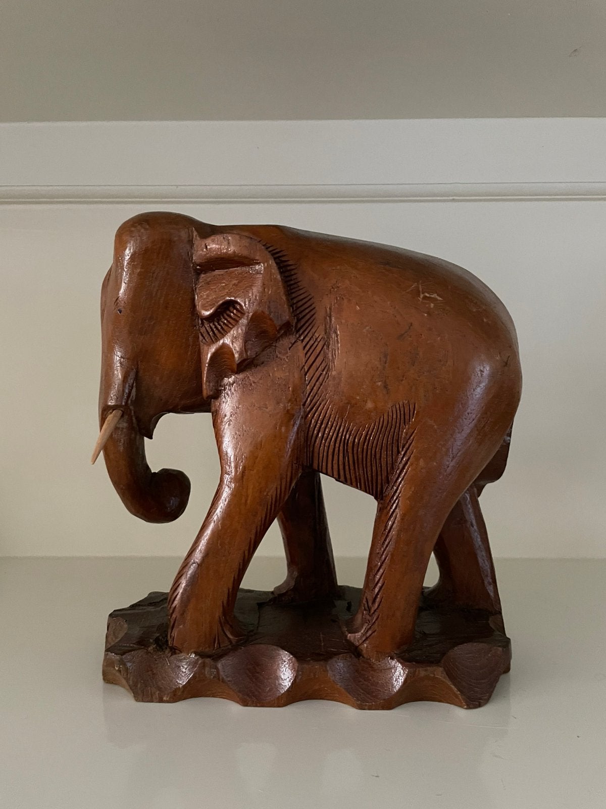 Beeld olifant hout houtsnijwerk, Antiek en Kunst, Houtsnijwerk, Ophalen of Verzenden, Zoogdier, 20 - 50 cm