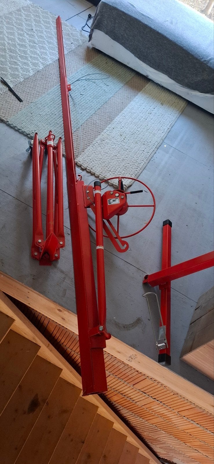 Rode Bouwlift - Handbediend - Perfect voor Verbouwingen