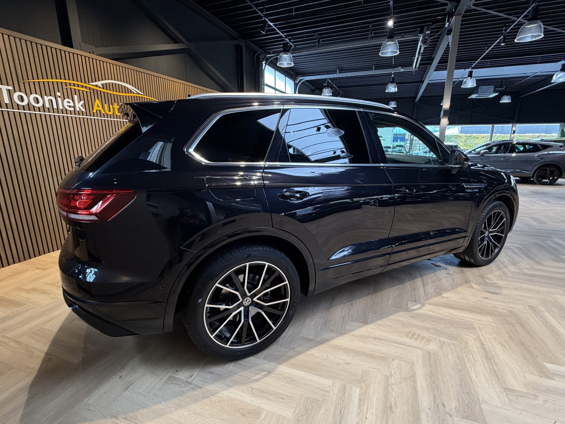 Volkswagen Touareg TOUAREG grijs kenteken (bj 2021), Dealer onderhouden, Met garantie (alle), Volkswagen, Zwart
